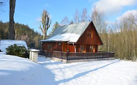 Home With Well Kept Fenced In Rice On The Shore